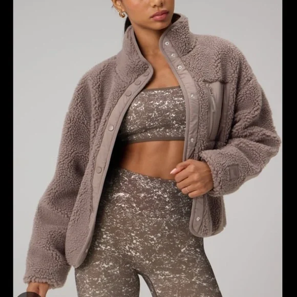 Fabletic’s Tahoe Teddy jacket Size M NWT - Picture 1 of 5